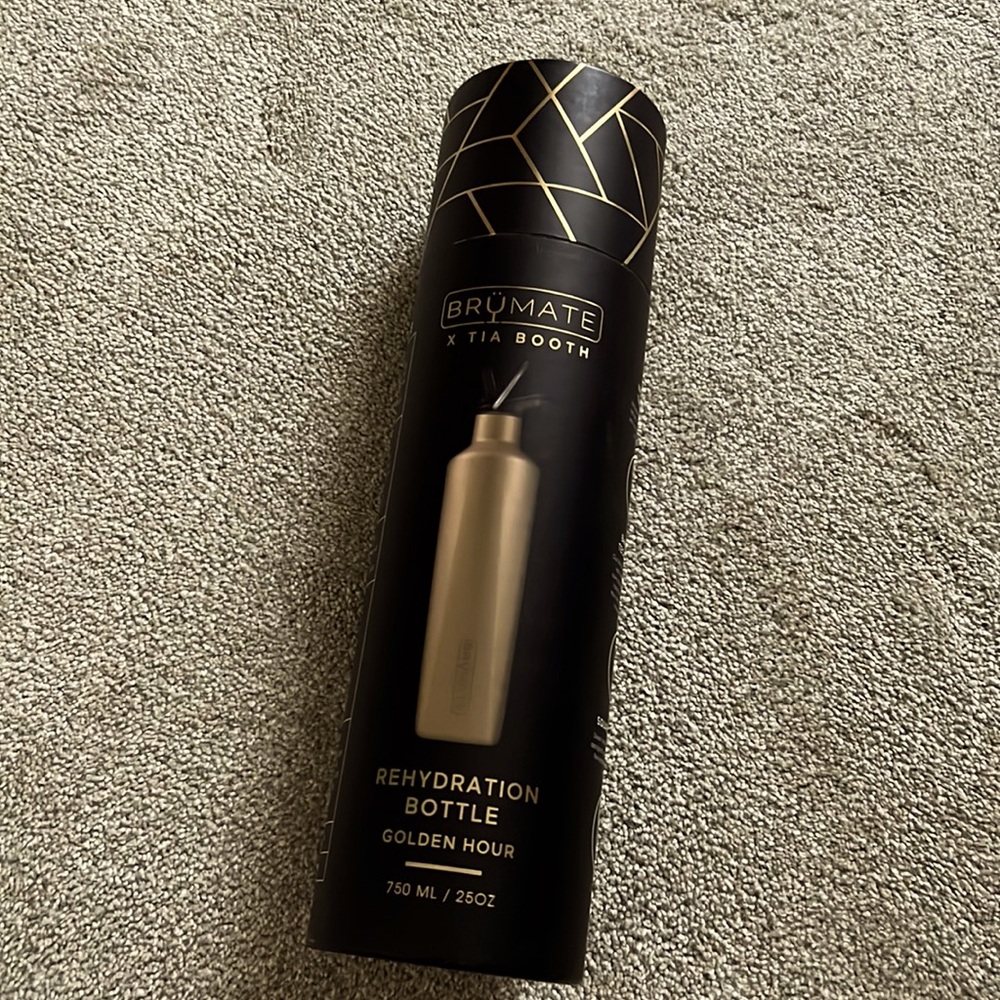 BRUMATE X TIA BOOTH COLLAB REHYDRATION BOTTLE